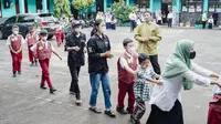 Sebanyak 26 dari 30 siswa dan orang tua mengikuti kegiatan pemulihan ketakutan di SDN 032 Tilil Bandung, Rabu (9/2/2022). (Foto: Disdik Kota Bandung)