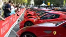 Deretan mobil asal Italia, Ferrari dipamerkan saat perayaan ulang tahun Ferrari ke-70 di Corso Sempione di Milan, Italia (8/9). Dalam acara ini sekitar 500 mobil Ferrari dari berbagai tipe pamerkan. (AFP Photo/Miguel Medina)