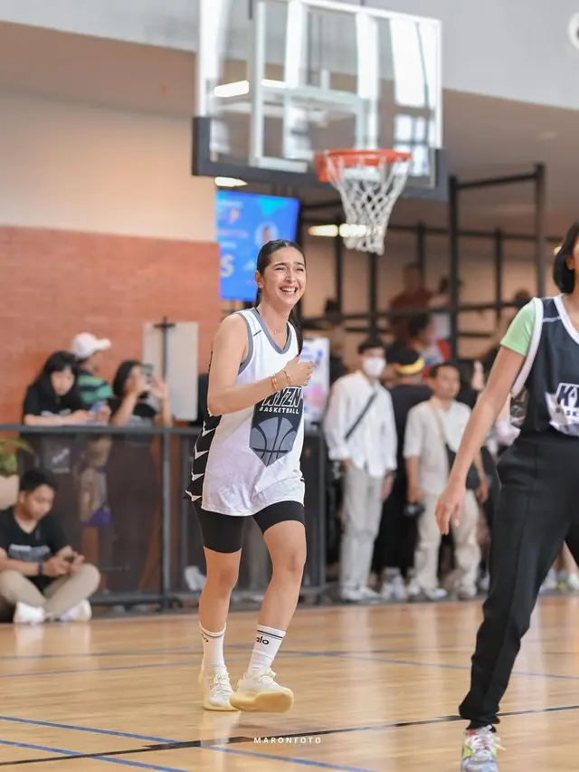 Nabila Syakieb main basket (Sumber: Instagram/nsyakieb85)