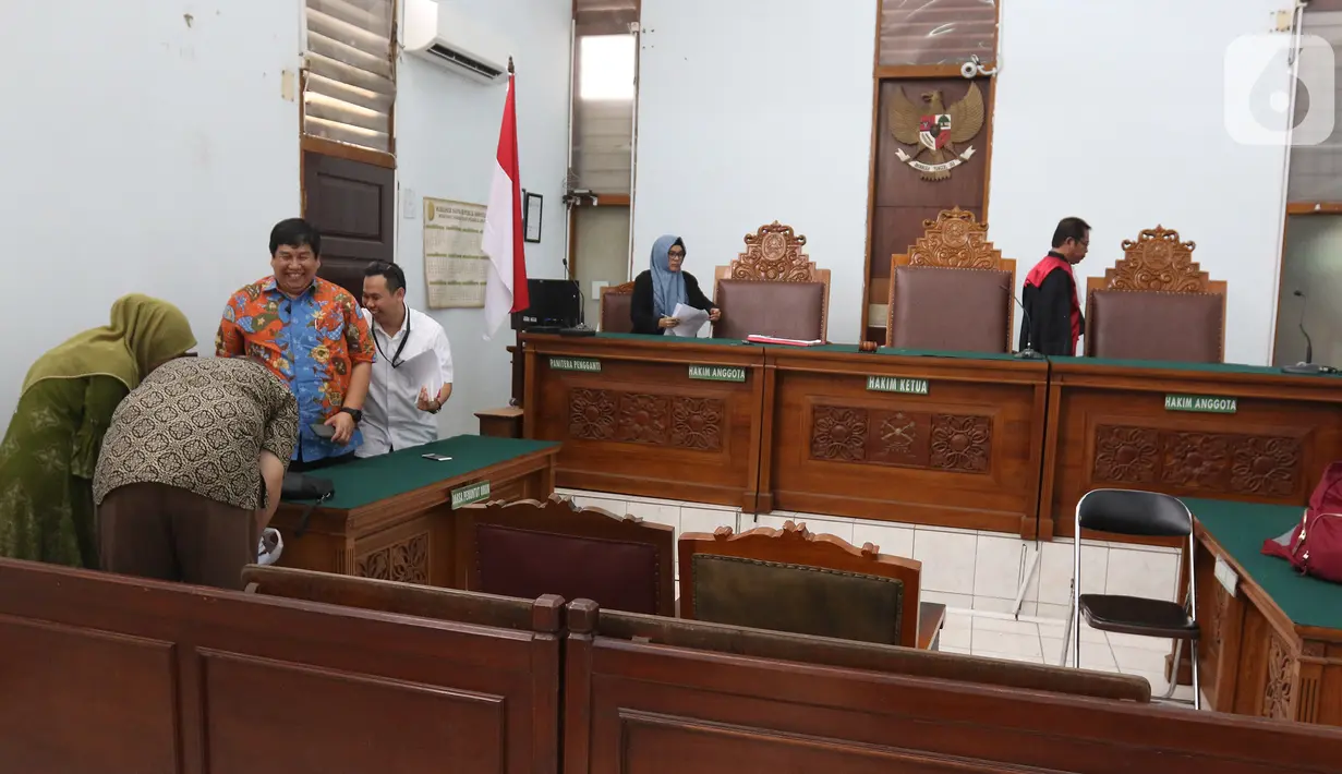 Suasana sidang praperadilan mantan Direktur Utama Perum Jasa Tirta II Djoko Saputro terhadap KPK di PN Jakarta Selatan, Selasa (15/10/2019). Sidang beragendakan jawaban dari pihak termohon yakni KPK. (Liputan6.com/Herman Zakharia)