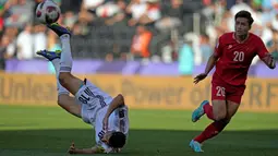 Pertandingan Irak melawan Vietnam berlangsung seru dan berakhir dramatis karena kedua kubu saling balas mencetak gol. (AP Photo/Aijaz Rahi)