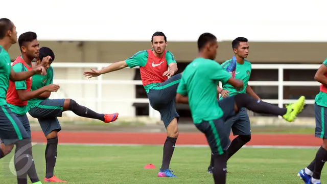 20170320-Ezra Walian Ikuti Latihan Resmi Timnas Indonesia U-22-Tebe