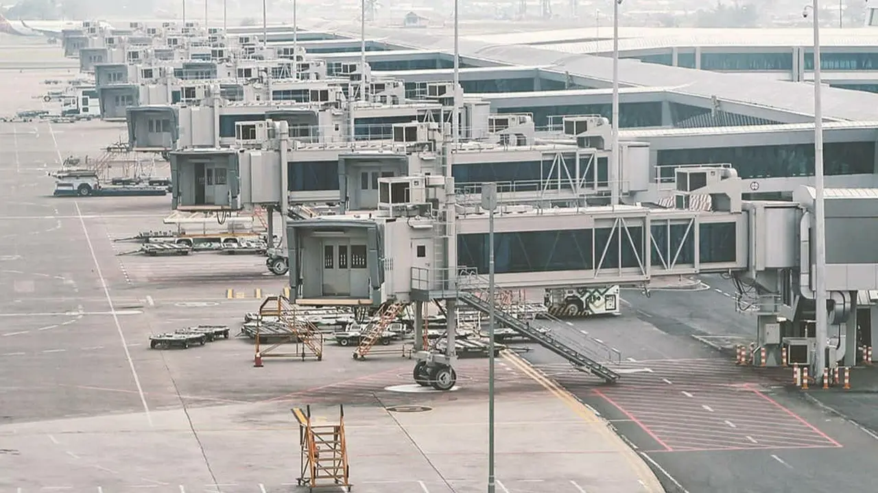 Bandara Soetta Makin Modern dan Canggih, Kini Punya Robot Pembersih Lantai Terminal