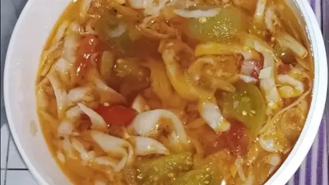 Resep sup tomat telur jamur asam pedas. (dok. Cookpad @chytakirana_)