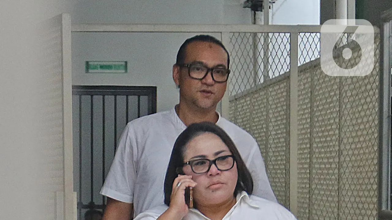 Ekspresi Nunung dan Suami Jelang Sidang Putusan Kasus Narkoba