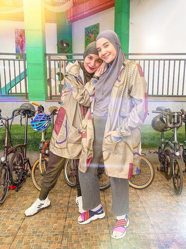 Zaskia Sungkar dan Shireen Sungkar (Sumber: Instagram/shireensungkar)