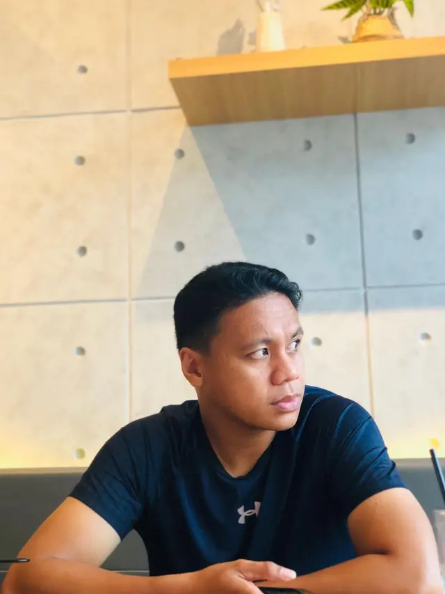 7 Potret Terbaru Amasya Manganang, Kakak Aprilia yang Juga Makin Macho