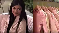 Dalam video unggahan Kylie Jenner, terlihat isi lemari sang putri yang dipenuhi koleksi baju dan sepatu. (Foto: Youtube)