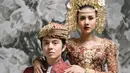 Tak kalah memukau, mereka juga mengenakan busana adat Minangkabau yang dirancang oleh Svarna by Ikat Indonesia.  [@angga].