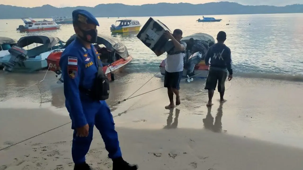 Aparat mengawal hasil pemungutan suara Pilkada 2020 pada dua daerah di wilayah perbatasan RI-Filipina.
