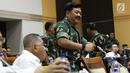 Panglima TNI Marsekal Hadi Tjahjanto saat mengikuti rapat kerja dengan Komisi I DPR di Kompleks Parlemen, Jakarta, Rabu (19/6/2019). Rapat juga membahas progres pencapaian MEF TNI Tahun 2014-2019 dan evaluasi pengamanan pasca Pemilu 2019. (Liputan6.com/JohanTallo)