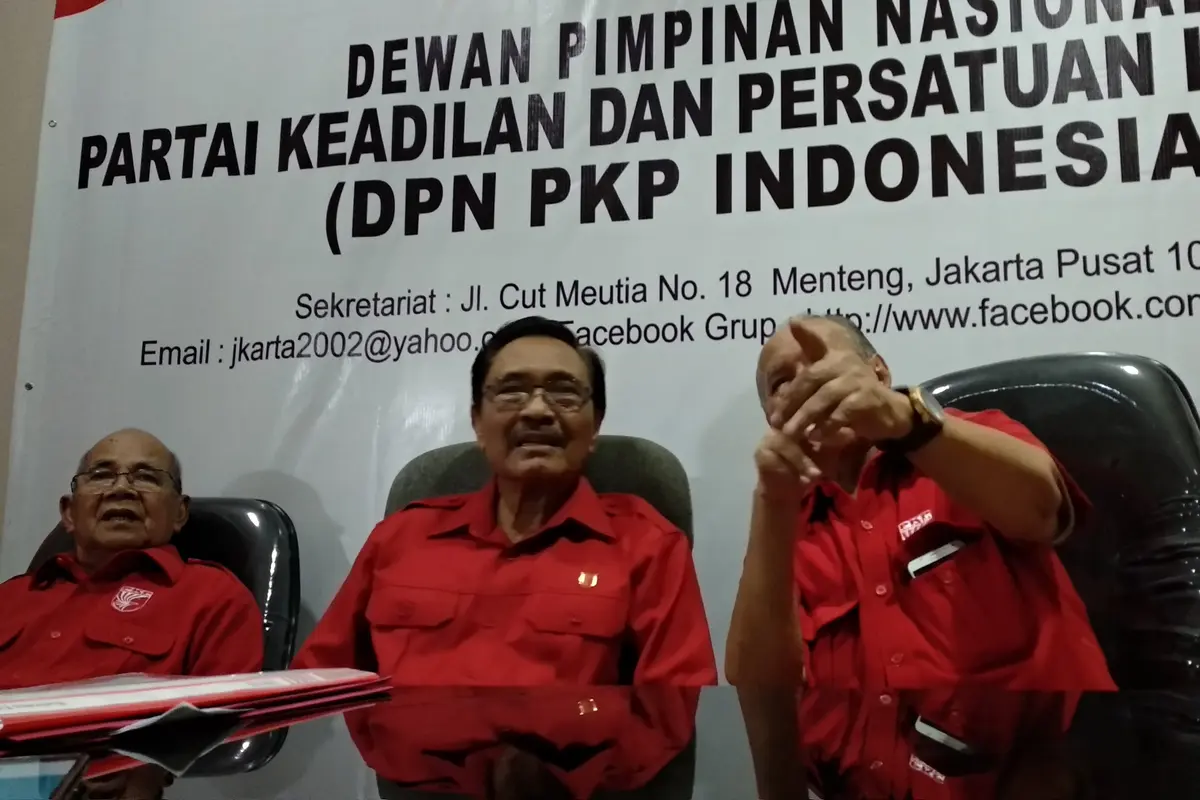 Ketua Umum PKPI Kubu Haris Sudarno memberi keterangan pers
