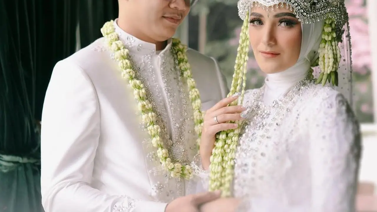 Nadya Mustika saat Menikah dengan Rosadi Bersaudara. [@nadyamustikarahayu]