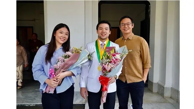 6 Potret Nicholas Sean Jalani Sumpah Dokter, Didampingi Ahok dan Nenek