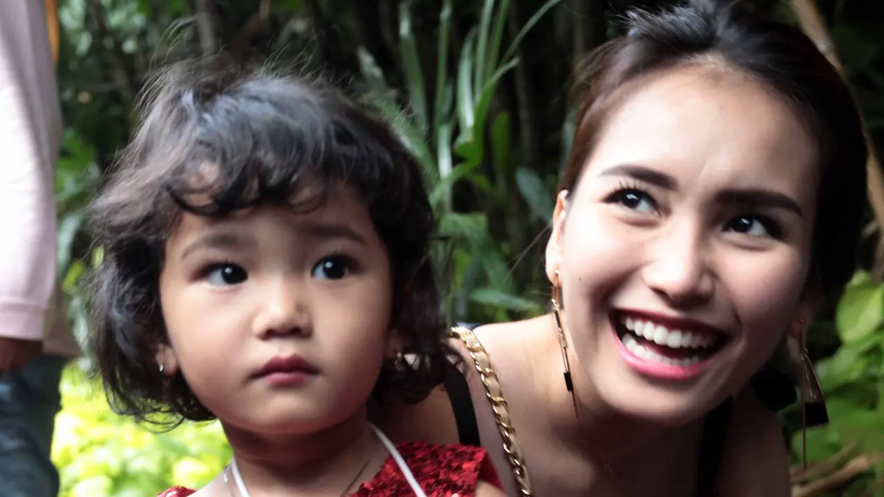 [Bintang] Ayu Ting Ting dan Bilqis Khumairah Razak