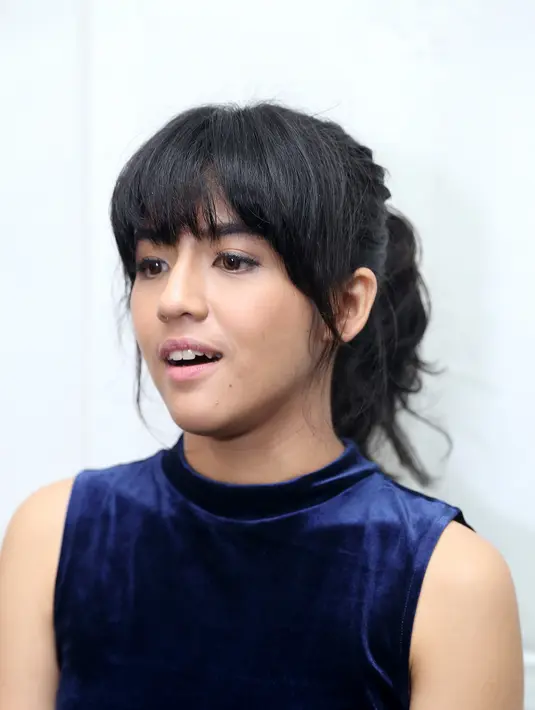 Selain dukungan dan acungan jempol dari para fansnya (Unalovers), ada juga komentar negatif menghampirinya yang tentunya membuat dirinya merasa sedih dengan cibiran orang tersebut. (Andy Masela/Bintang.com)