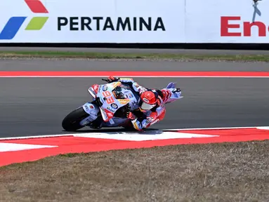 Pembalap Gresini Racing MotoGP, Marc Marque saat sesi latihan bebas MotoGP 2024 di Sirkuit Internasional Pertamina Mandalika, Lombok, Nusa Tenggara Barat, Jumat 27 September 2024. (SONNY TUMBELAKA/AFP)