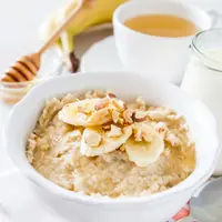 Resep Oatmeal Pisang dan Kayu Manis Ramah Lambung./Copyright depositphotos.com/anaumenko
