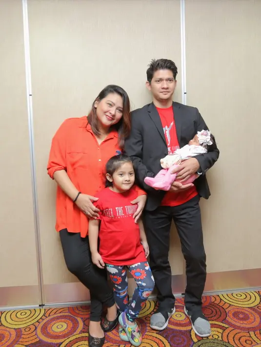 "Alhamdulillah saya punya suami seperti ini yang siap pasang badan dalam apapun yang sangat men-support dan kita berdua saling support ya, karena dia kekuatan saya, saya kekuatan dia," pungkas Audy disebelah suaminya Iko Uwais. (Deki Prayoga/Bintang.com)