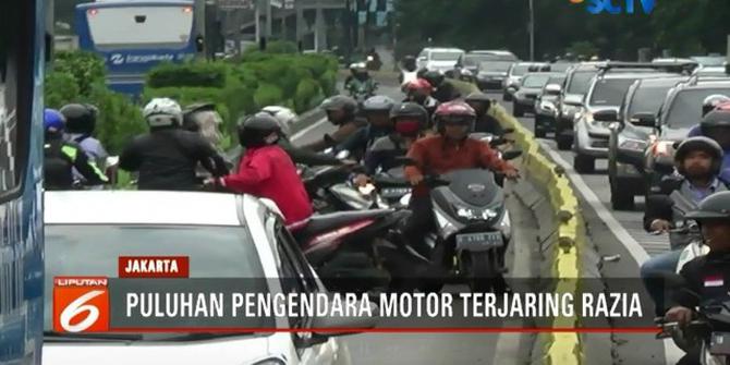 Panik Ada Razia, Pengendara di Kawasan Jatinegara Lawan Arus