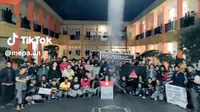 Tangkapan layar video viral pengibaran bendera bintang kejora di Makassar (Liputan6.com/TikTok @mepa.an)