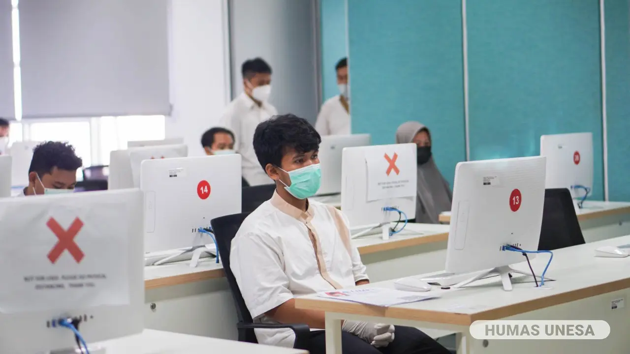 Suasana UTBK di Unesa (Dian Kurniawan/Liputan6.com)