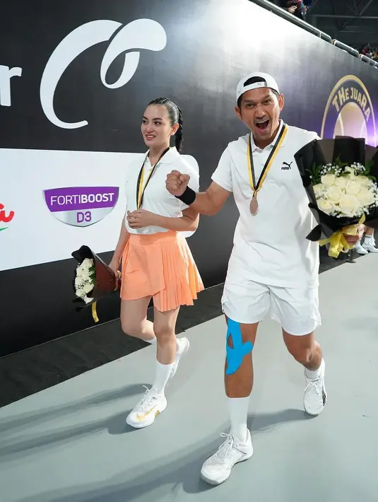 Ibnu Jamil dan Ririn Ekawati main tenis [Instagram/ibnujamilo]