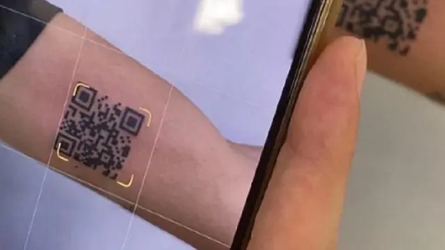 Viral, Pria Bikin Tato Barcode Sertifikat Vaksin Covid-19 di Lengan