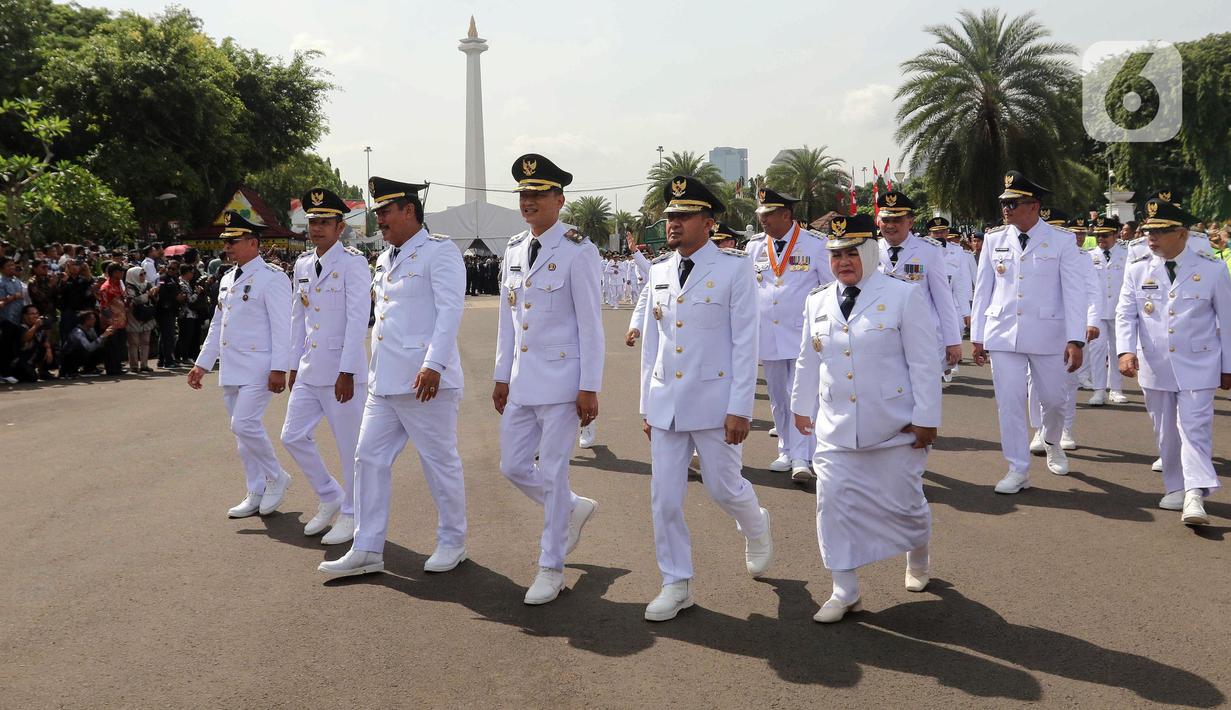 Sejumlah kepala daerah terpilih hasil Pemilihan Kepala Daerah (Pilkada) serentak 2024 bersiap mengikuti pelantikan di Istana Merdeka, Jakarta, Kamis (20/2/2025). (Liputan6.com/Herman Zakharia)
