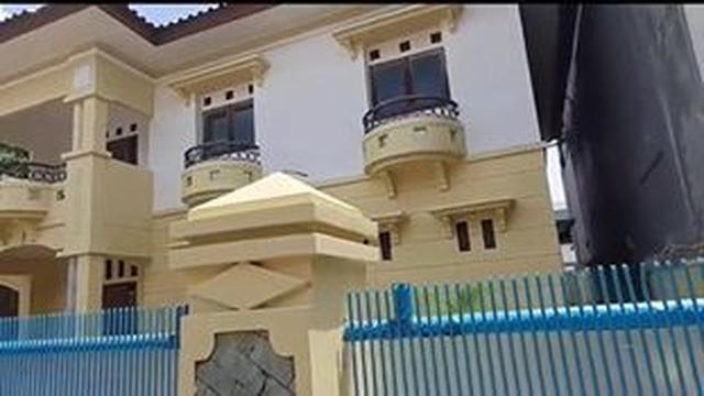 Sempat Terbengkalai, Ini 6 Potret Rumah Tiko yang Tampak Megah Usai Dicat Ulang