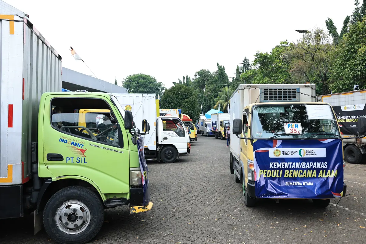 Mentan Amran Kembali Kirim 153 Truk Bantuan untuk Masyarakat Terdampak Banjir Sumatra