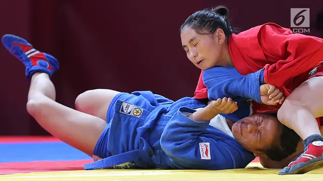 FOTO: Maria Magdalena Ince Tumbang di Semifinal Putri Sambo Asian Games