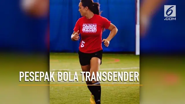 Jhonny Jaiyah dikenal sebagai bek dari timnas pria Kepulauan Samoa Polinesia yang merupakan pesepak bola transgender pertama di dunia. 