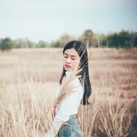 Ilustrasi perempuan sedih/copyrightshutterstock/kittirat roekburi