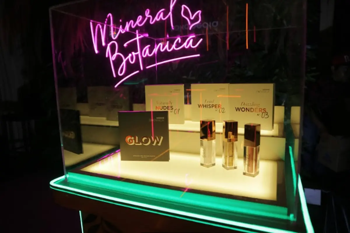Cantik Percaya Diri dengan Tampilan Glowing dari Makeup Lokal