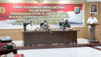 Kapolda Sulut Irjen Pol RZ Panca Putra memimpin rapat pembahasan sejumlah isu aktual di Sulut.