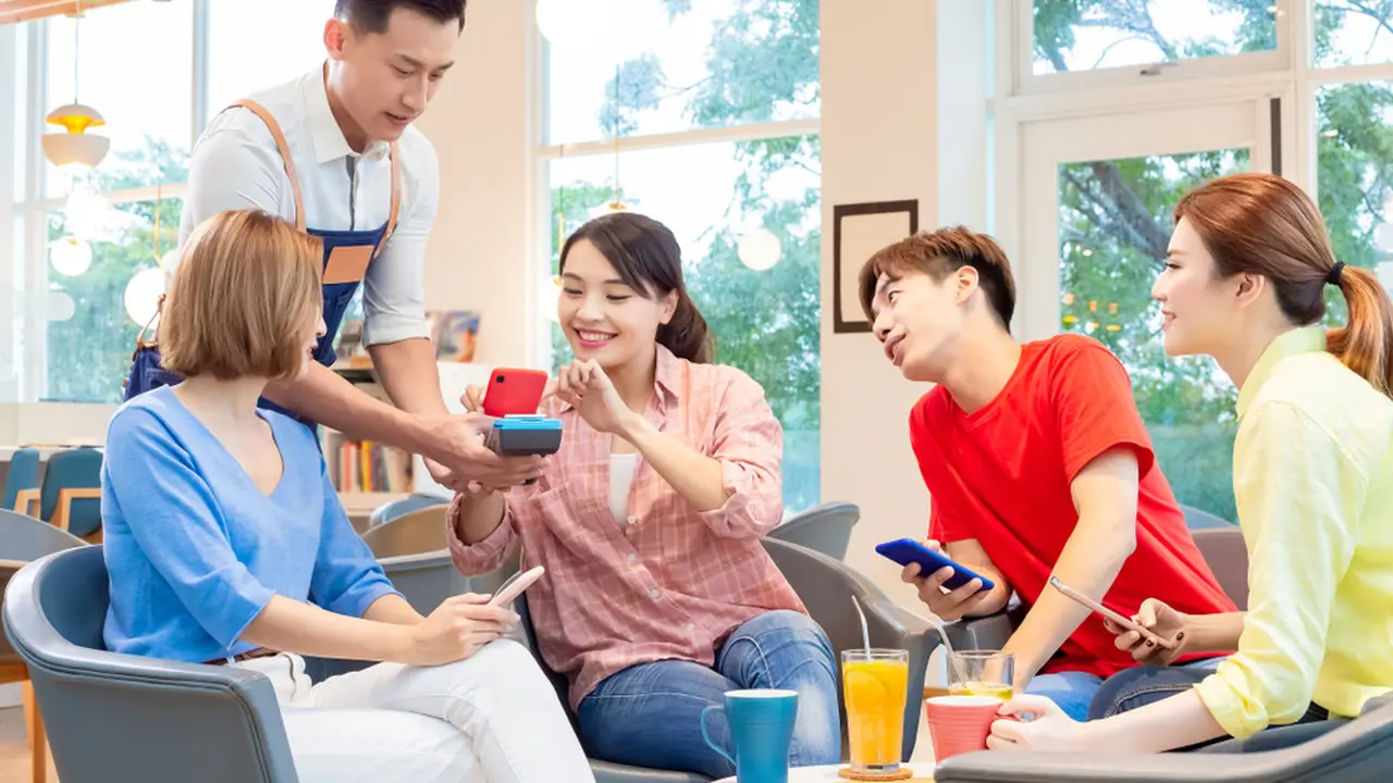 Ciptakan Momen Buka Bersama yang Seru, Makin Hemat dengan Promo Cashback 25% Pakai QRIS di BRImo!