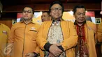 Ketua Umum Partai Hanura Oesman Sapta Odang didampingi kader Partai Hanura memberikan keterangan pers usai menggelar Rapat Pleno Partai Hanura, Jakarta, Kamis (4/5). (Liputan6.com/Johan Tallo)