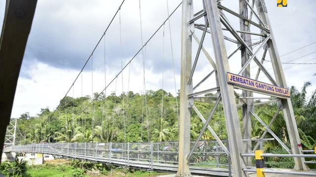 Menteri PUPR meresmikan Jembatan Gantung Sungai Ensilat di Kabupaten Kapuas Hulu, Kalimantan Barat