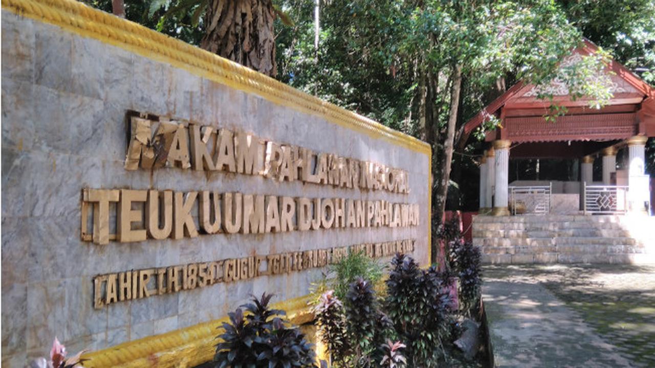 Mencecap Aura Magis di Makam Teuku Umar