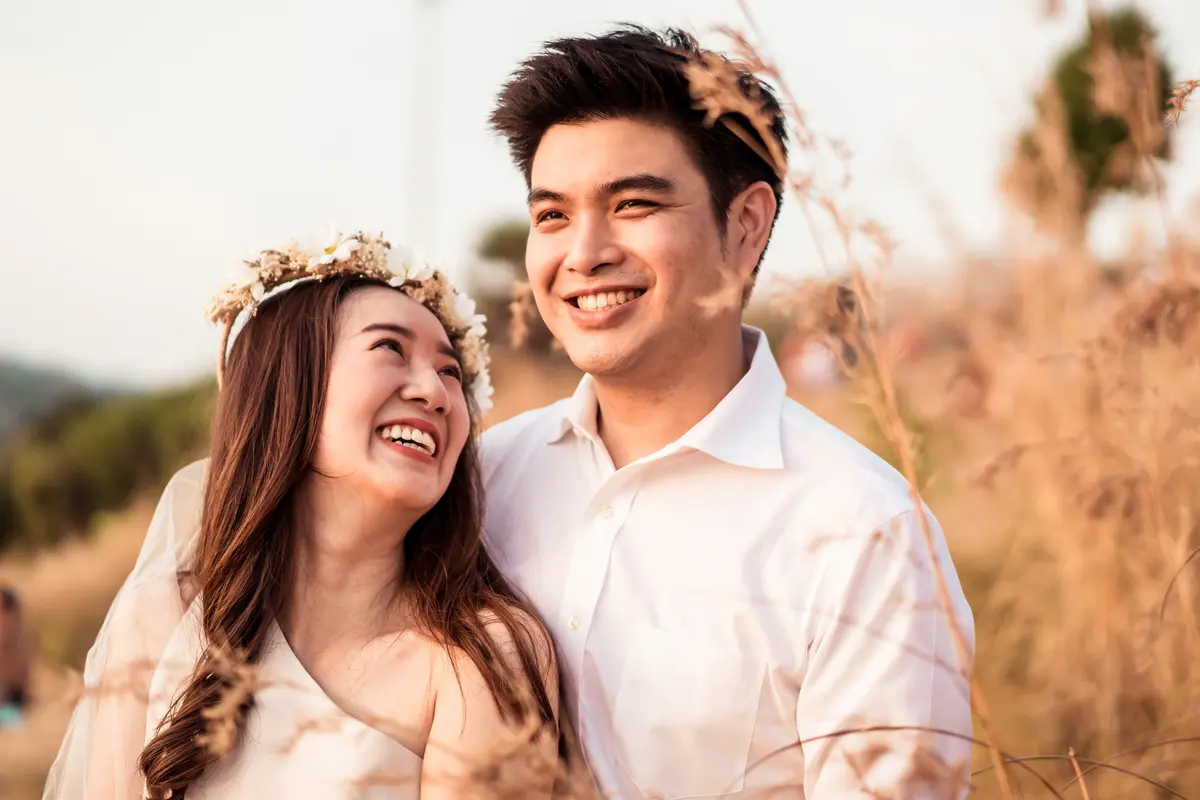 perempuan dan pasangan 4 mei 3
