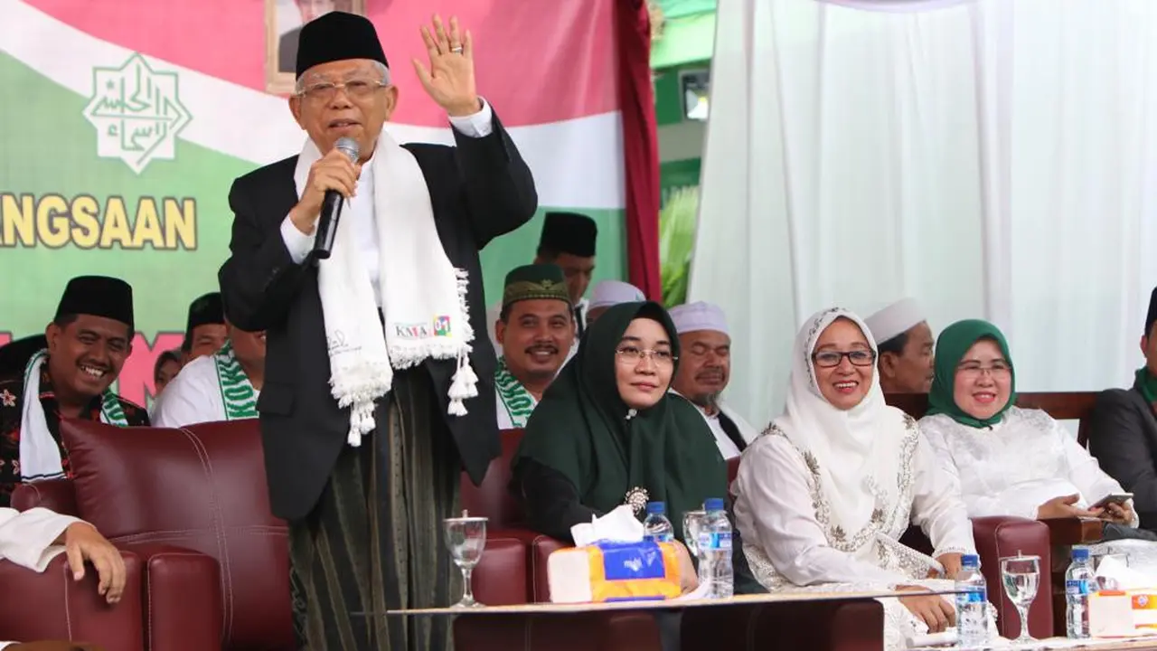 Calon wakil presiden nomor urut 01, Ma'ruf Amin menutup safari 5 hari nonstop dengan menghadiri Mujahadah Kubro, Al Asmaul Al-husna dan Tausiyah Kebangsaan oleh Pengurus Cabang Nahdlatul Ulama (PCNU) Cilacap, Jawa Tengah.