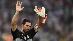 Kiper Juventus, Gianluigi Buffon  memiliki Kekayaan bersih sampai sekarang senilai € 63 juta yang setara dengan £ 52 juta, Buffon mengikut kontrak dengan Juventus FC  senilai £ 3.7 juta/tahun sampai 2017.  (AFP/Alberto Pizzoli)
