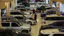 Suasana penjualan mobil bekas di sebuah pusat perbelanjaan di Jakarta, Jumat (26/3/2021). Perusahaan pembiayaan belum tentu memberikan kredit kepada mereka yang hendak memanfaatkan pajak nol persen untuk membeli mobil baru dengan mudah di tengah naiknya risiko kredit macet (Liputan6.com/Johan Tallo)