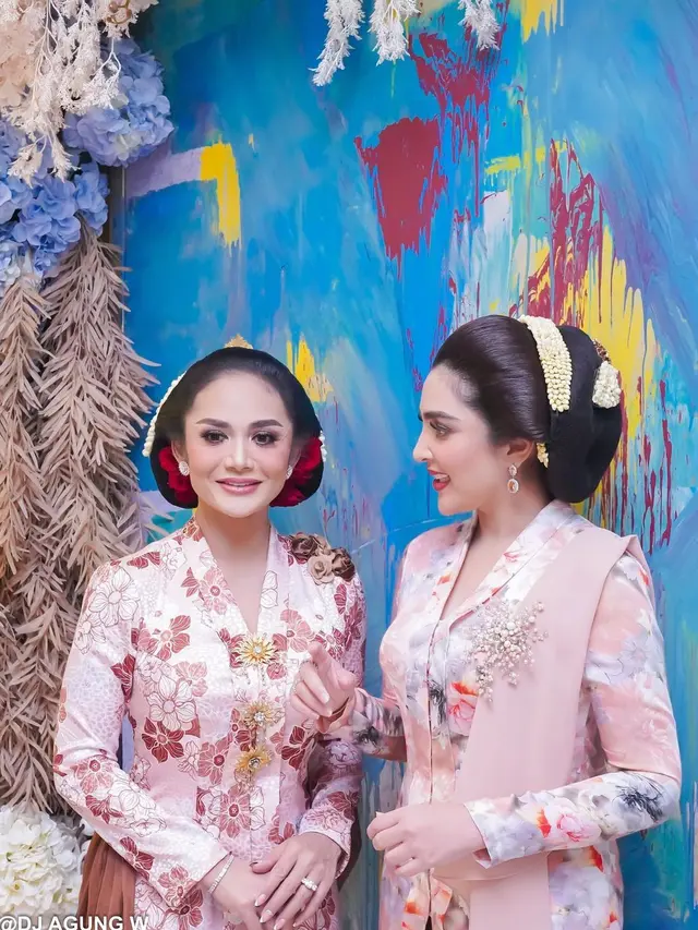 Ashanty dan Krisdayanti dalam momen tasyakuran tujuh bulan kehamilan Aurel Hermansyah (Foto: Instagram/@ashanty_ash)