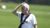 Namun anak asuh Jose Mourinho punya rapor mentereng. Karena pada dua musim berturut-turut, ia membawa AS Roma mentas di final kompetisi Eropa. (AP Photo/Alessandra Tarantino)