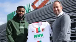 Bek tengah asal Inggris, Japhet Tanganga yang dipromosikan dari tim U-23 Tottenham Hotspur ke tim senior pada tengah musim 2019/2020 saat ini tengah dipinjamkan bersama FC Augsburg selama semusim hingga akhir musim 2023/2024. Bersama FC Augsburg di Bundesliga ia sama sekali belum pernah diturunkan. (fcaugsburg.de)