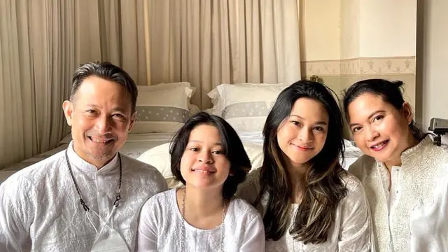 Jadi Ayah Arya Saloka di Sinetron, Ini 6 Potret Rommy Sulastyo