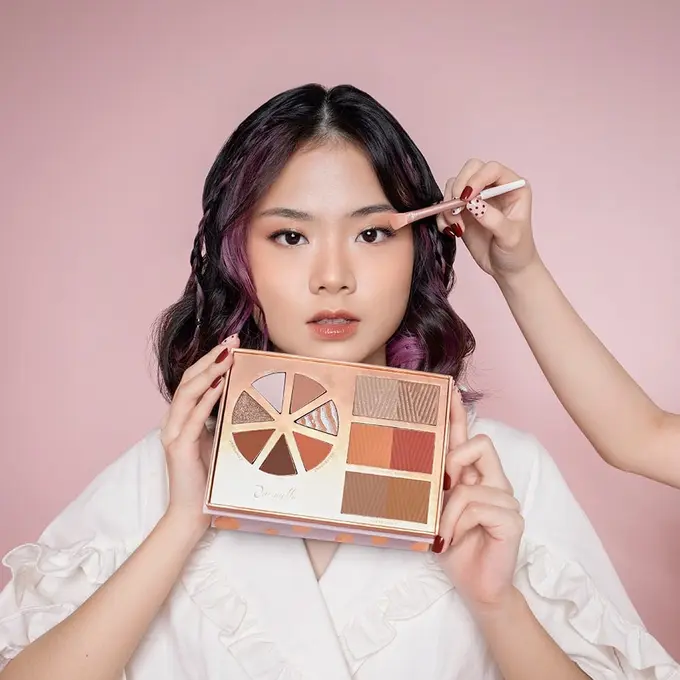 3 Cara Makeup Simple namun Tetap Glowing di Lebaran 2022