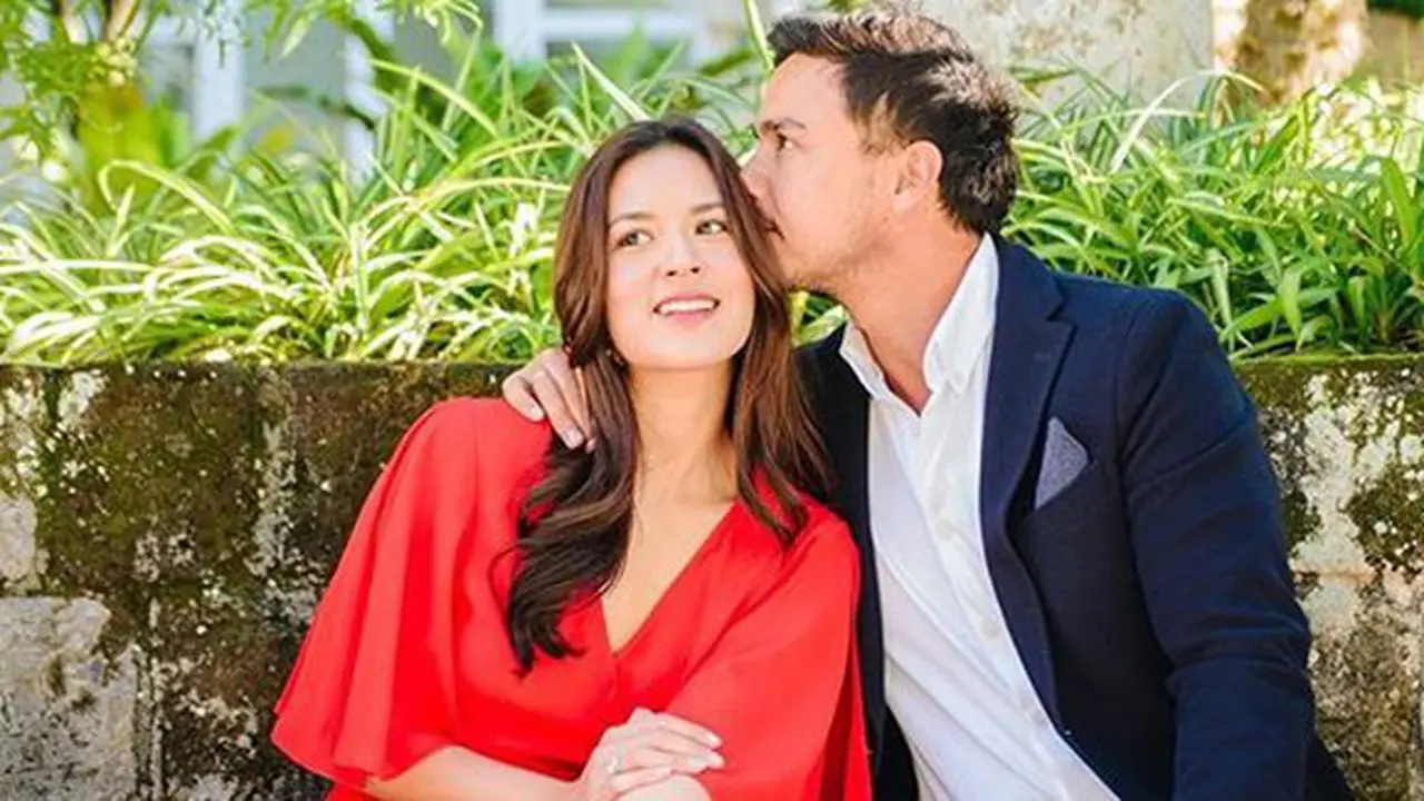 Raisa kangen berat sama suami/copyright: thebridestory/sweetescape
